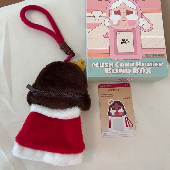 Pop Mart Cry Baby Crying Again SECRET “Queen of broken heart” Plush Card Ho… - Picture 4 of 6